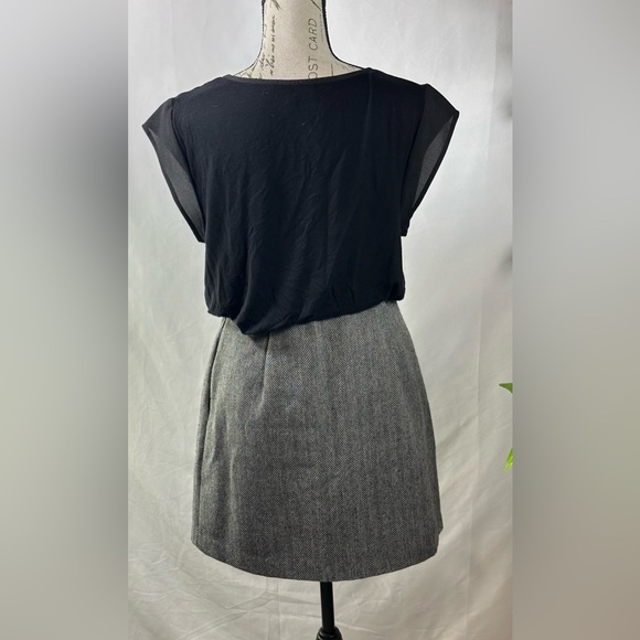 Uniqlo Charcoal Herringbone Skorts - Picture 3 of 8